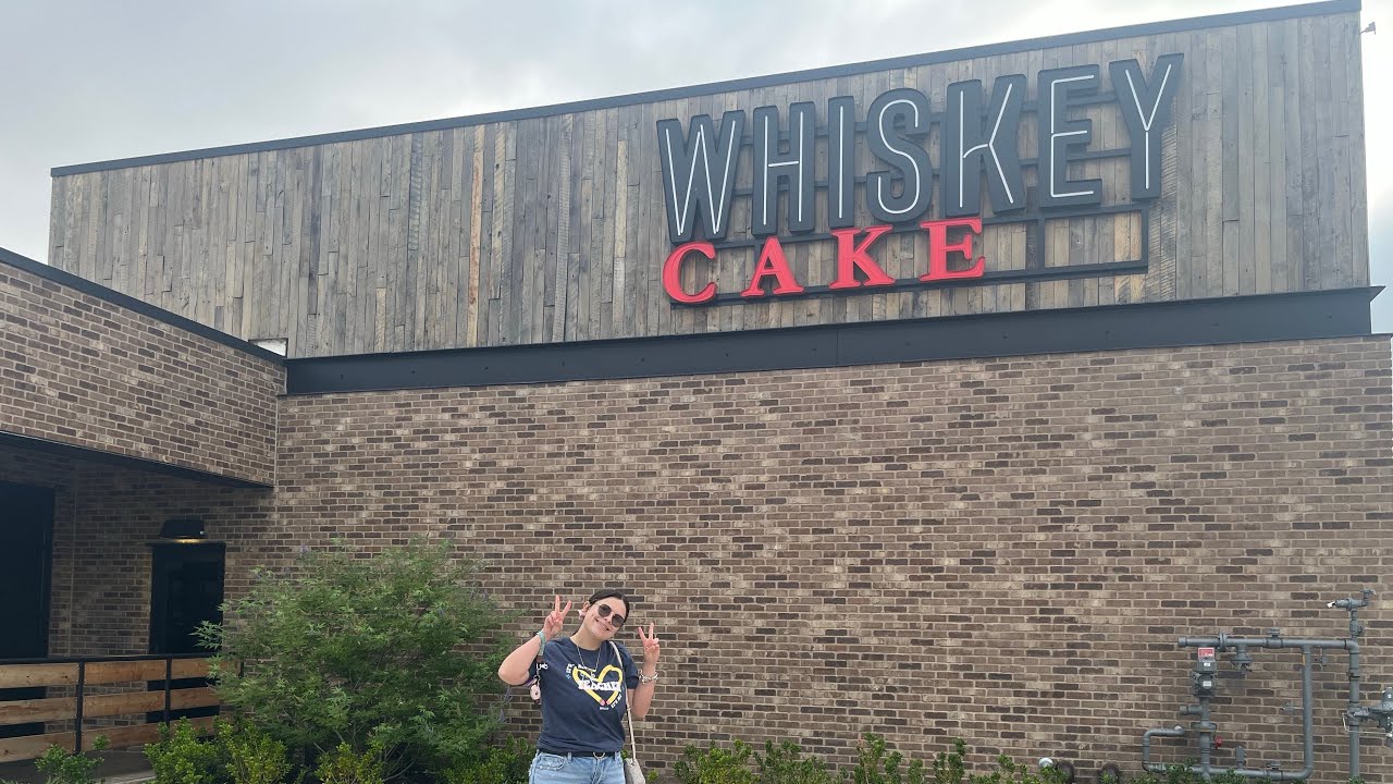 Friday night adventures with the wife! Whiskey cake food and drink review!