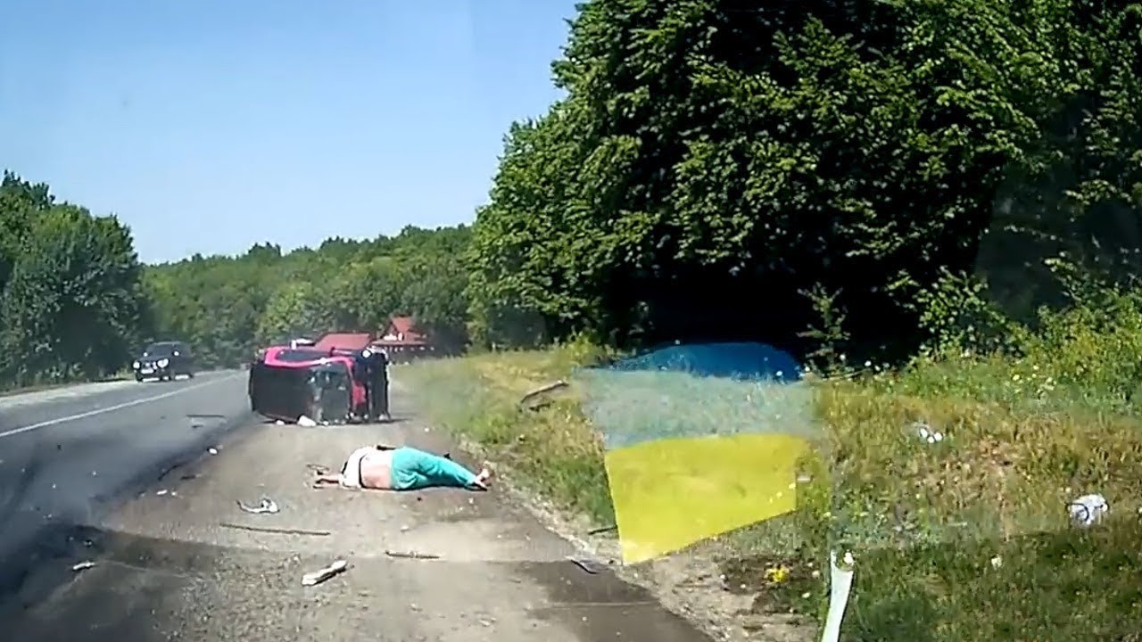 IDIOTS IN CARS !