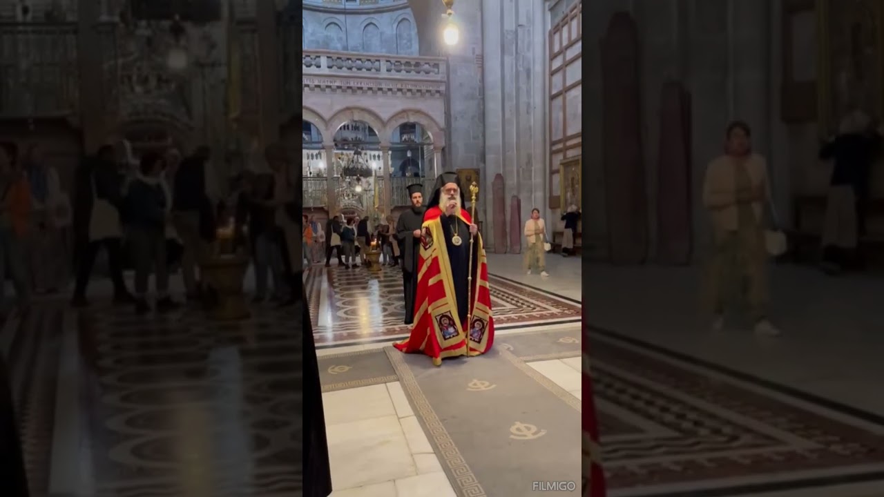 القداس الإلهي في كنيسة القيامة بالقدس صباح هذا اليوم الأحد.