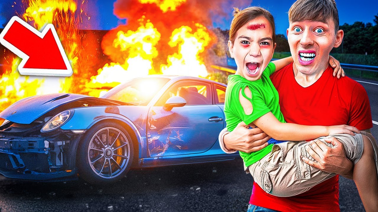 KLEINER JUNGE KLAUT Marvin sein PORSCHE und baut einen UNFALL!😱