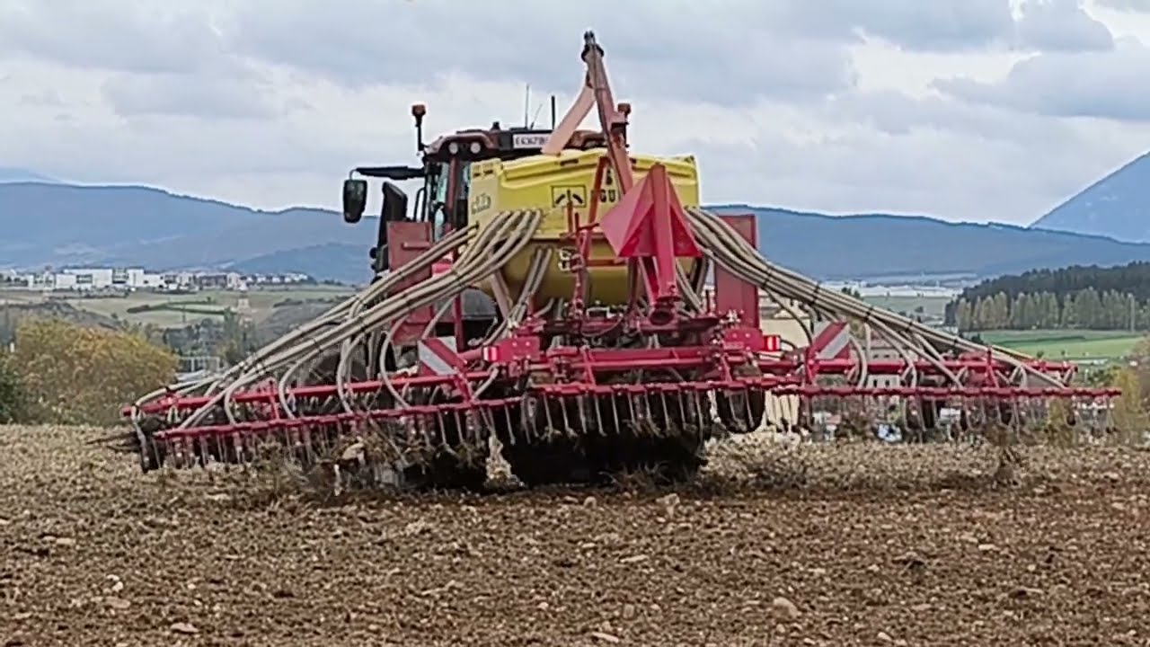 Tractor Valtra T195 con sembradora Aguirre RS 730