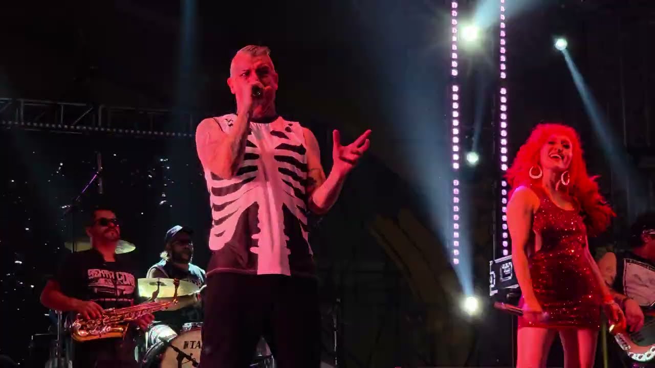 Sekta Core feat. Linda Owlen - Tiempos De Cobardía (En Vivo @ Tattoo Music Fest 2025)