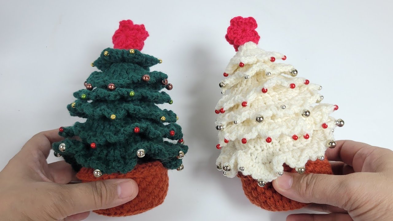 How to Crochet a Mini Christmas Tree (with English Subtitles)