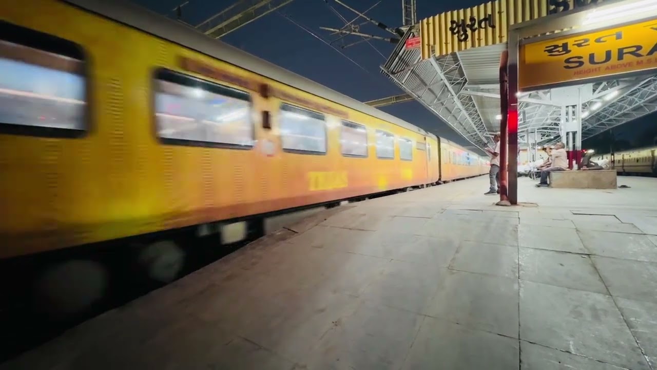 || BRC WAP7 lead IRCTC Tejas Express departs Surat Railway Station ||