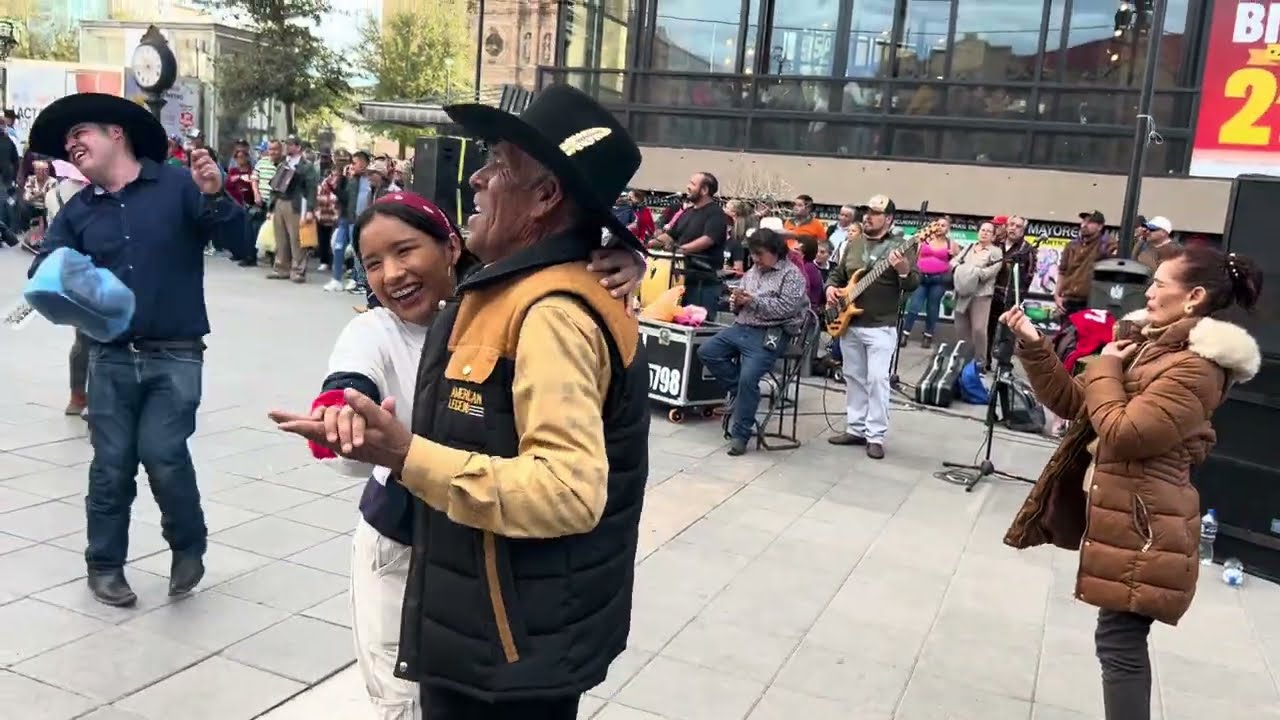 Rubí 💃y Don Héctor 🤠 en la bailada de 
