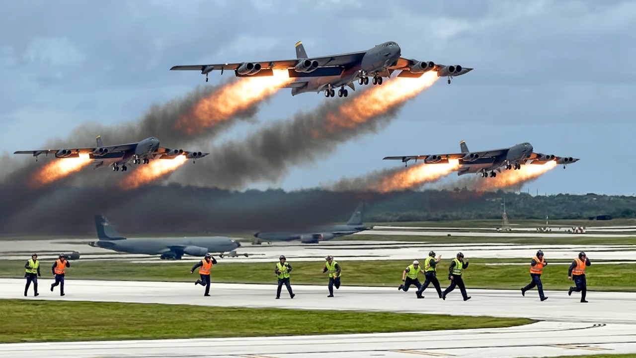 Тревога! Пилоты и экипаж бомбардировщика B-52 ВВС США мчатся на полной скорости!
