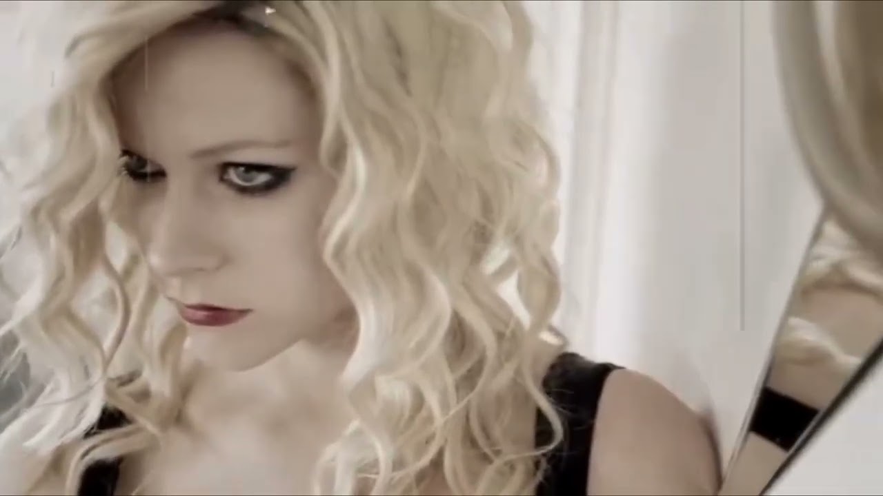 Avril Lavigne - Goodbye (Music Video) (Reversed)