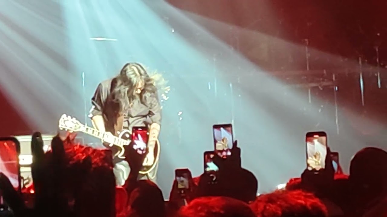 Wa... TARI - Jo Branko,Barbarik  Pentas Peluru Cokelat Live At Zepp 28/06/25