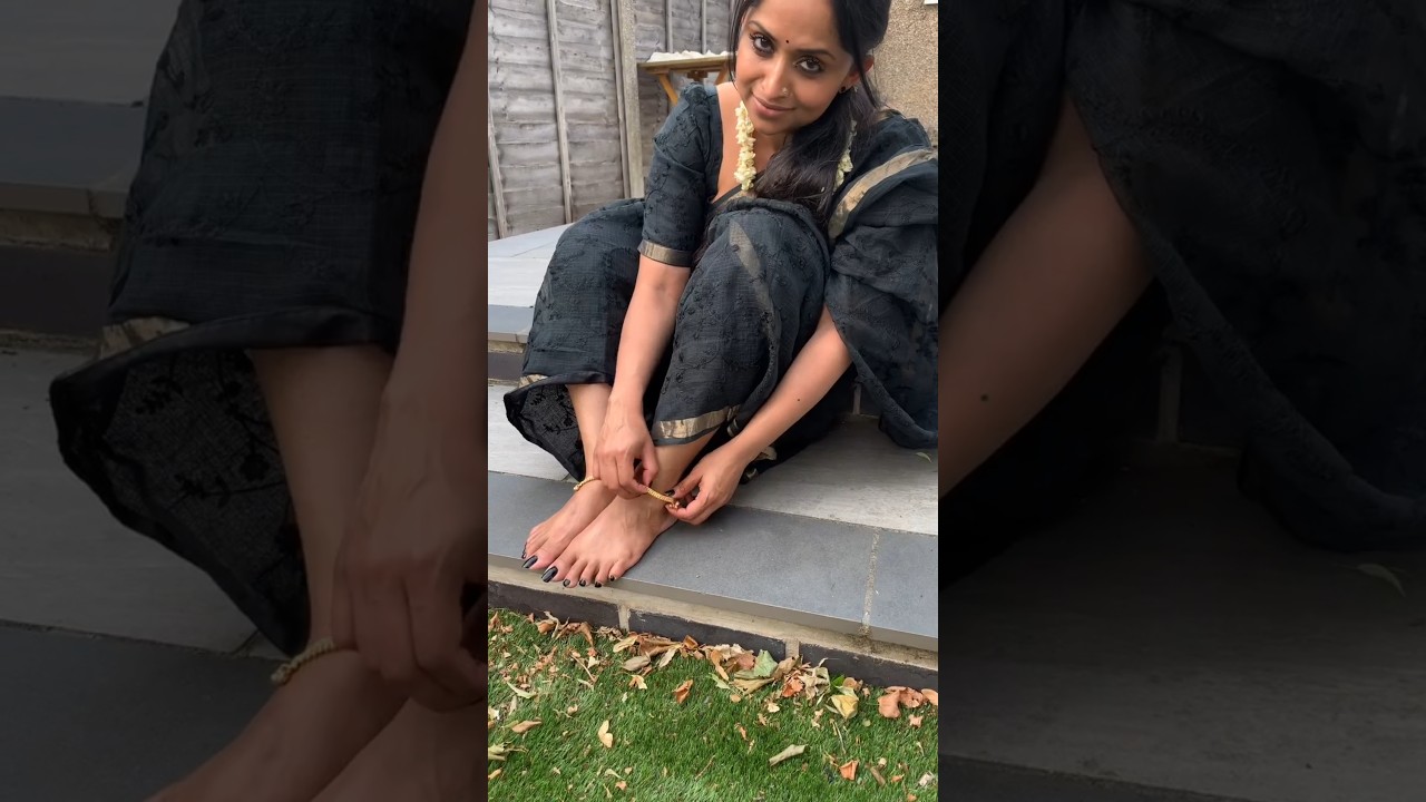 Model Anusha wearing Golden Anklets on her Feet with Black Nail Polish 😍🥰 #feet #saree #model