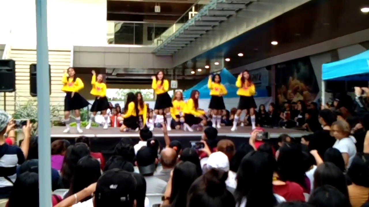 [240218] Momoland - Bbboom Bboom @kpopfest2018 by Cassiopeias