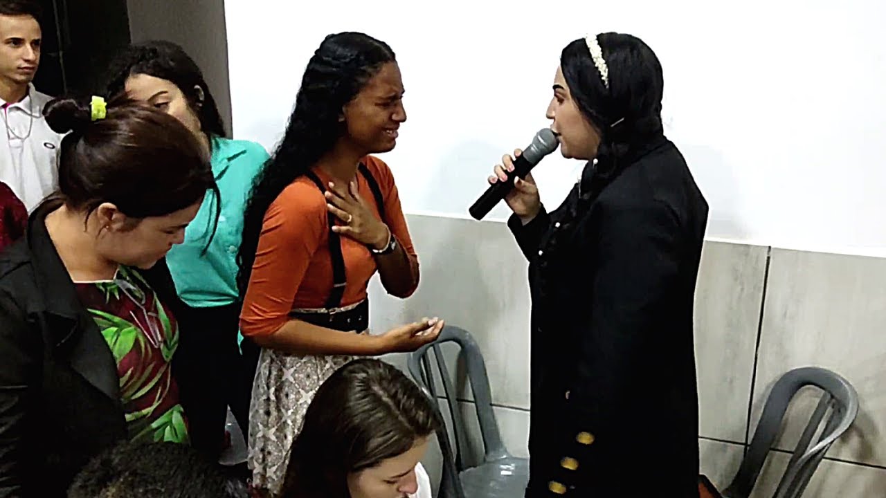 Pastora Jhulia Mendonça ( Ela estava sem forças para continua) veja o que Deus falou com ela