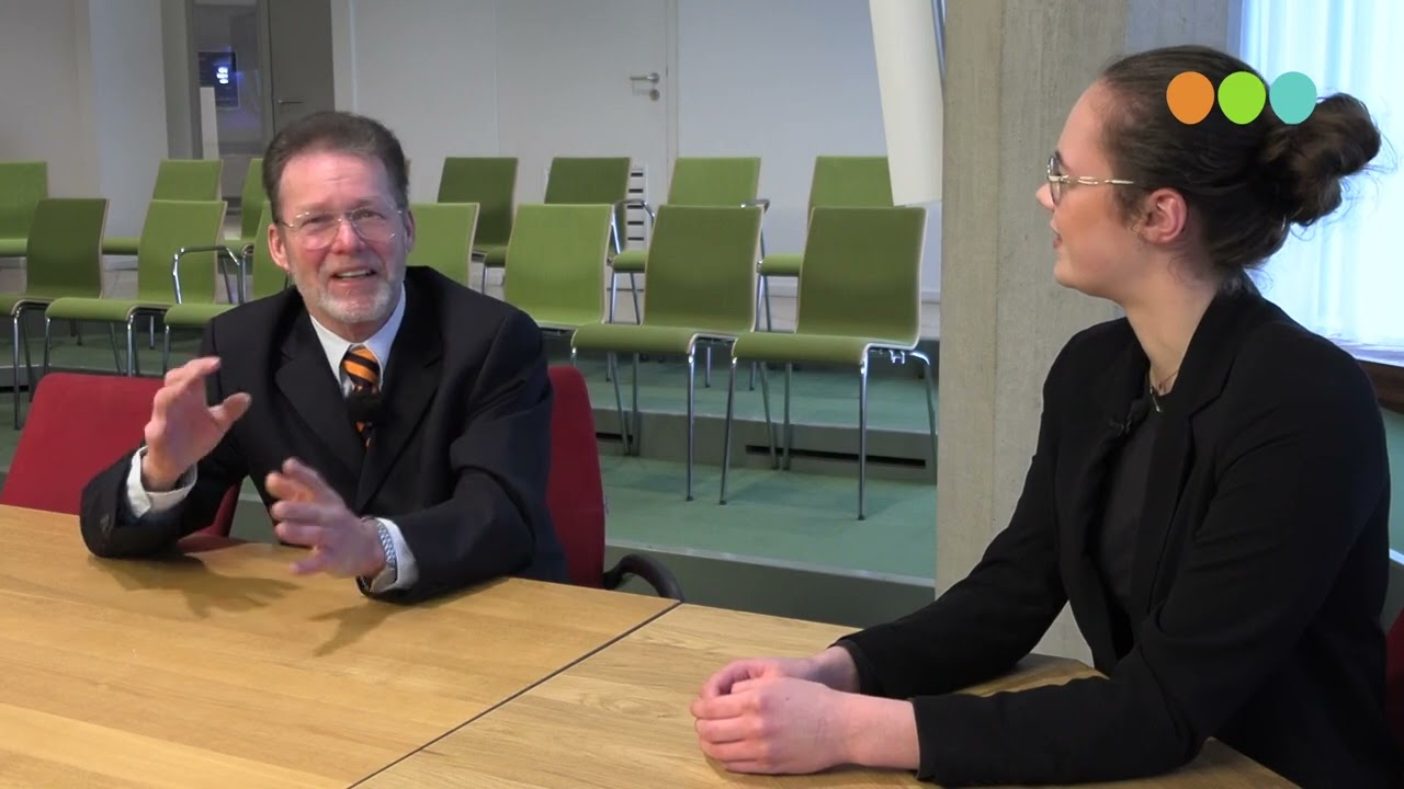Henk Kemp legt uit wat de gemeente en de raad doet