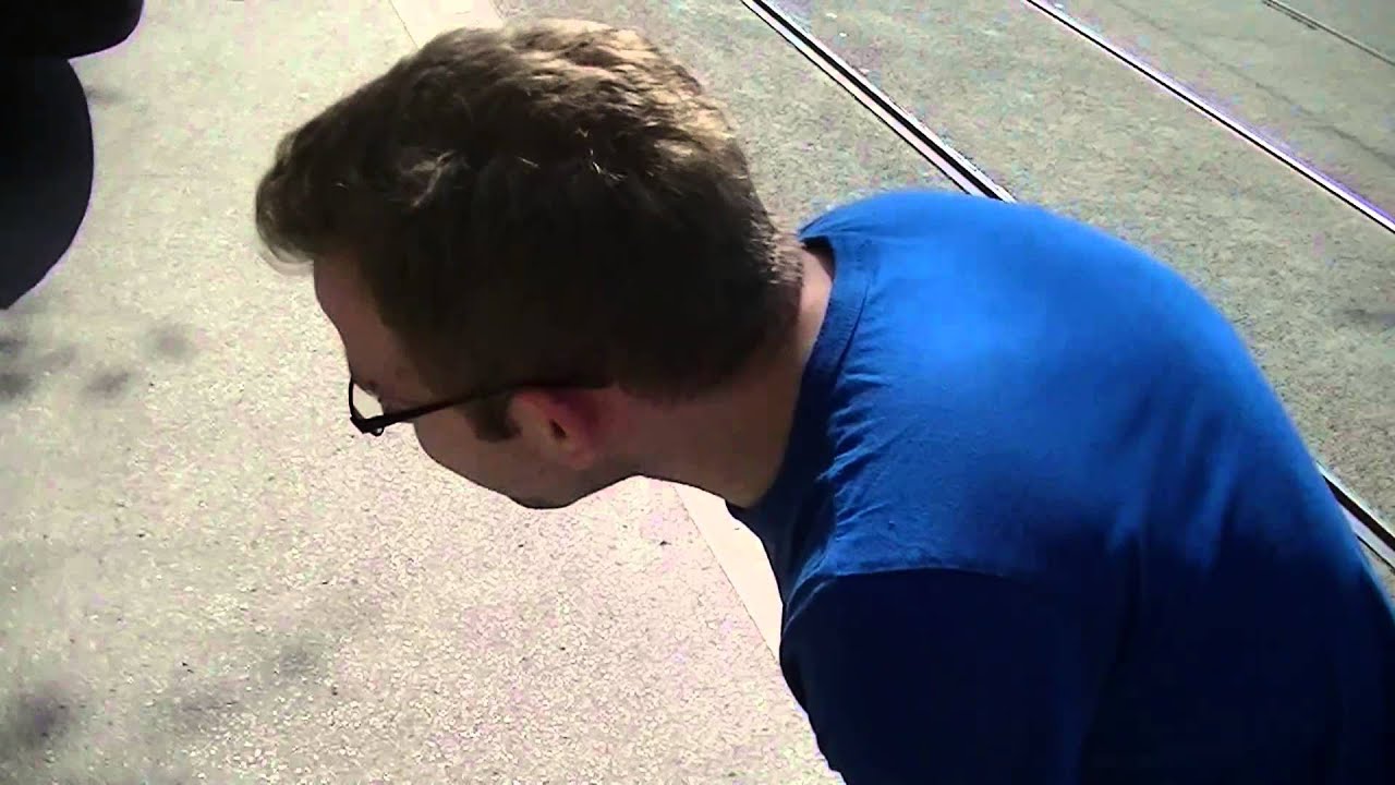 Lars Golenia unterschreibt