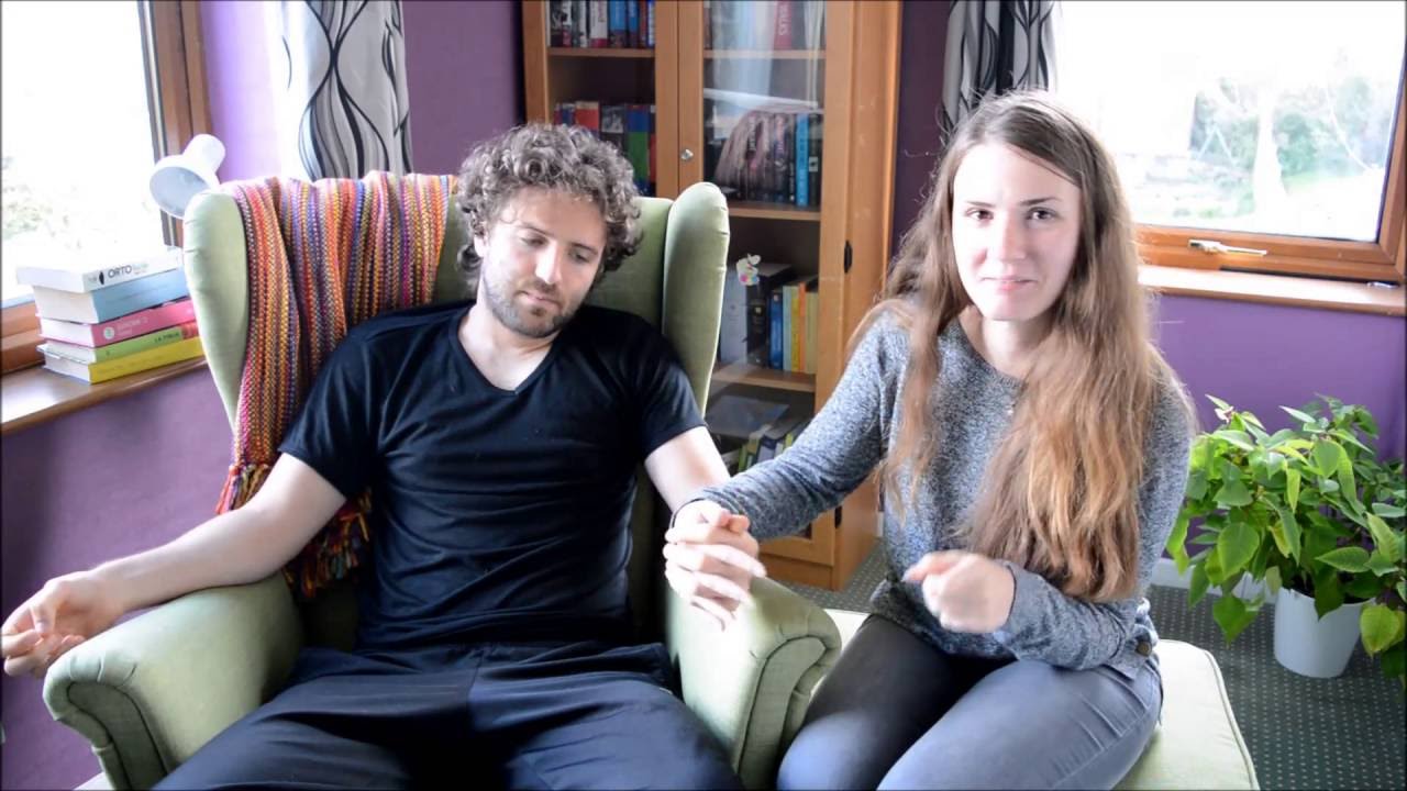 Come si diventa infermieri in UK? La NOSTRA STORIA || Stipendi, turni, contratto