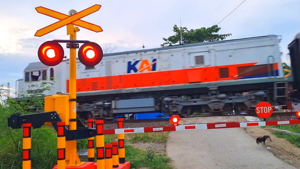 Perlintasan Kereta Api Baru BET Lintas | Nutupnya Cepet Banget