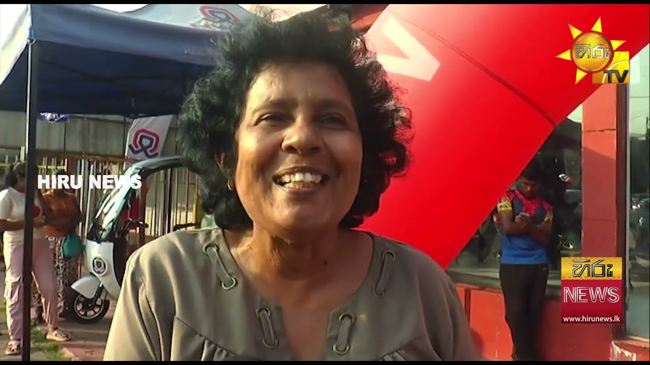 මහරගමට ගෑස් එනකම් ජනතාව පැය ගණන් පෝලිමේ “මොනවා කරන්නද ඉතිංගෑස් නෑනේ“ - Hiru News