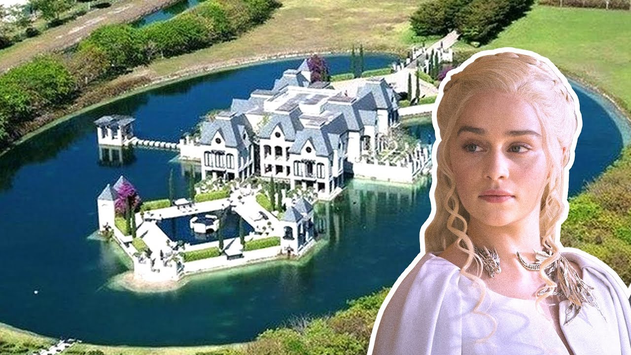 Emilia Clarke's Lifestyle ★ 2018