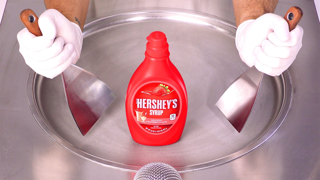 Как приготовить роллы с мороженым HERSHEY'S КЛУБНИЧНЫЙ СИРОП | АСМР (без разговоров)