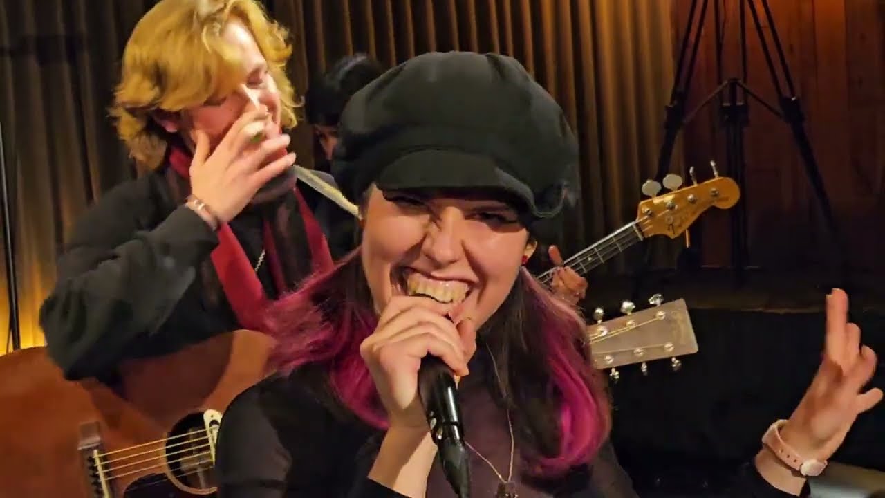 Mia Rose Brake - Somersault (Live at the Powerplay Studios Maur)