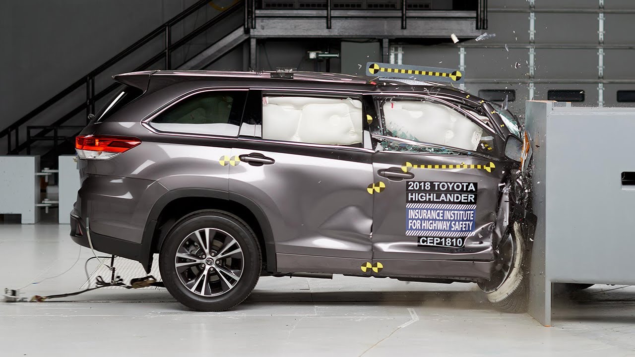 2018 Toyota Highlander passenger-side small overlap IIHS crash test