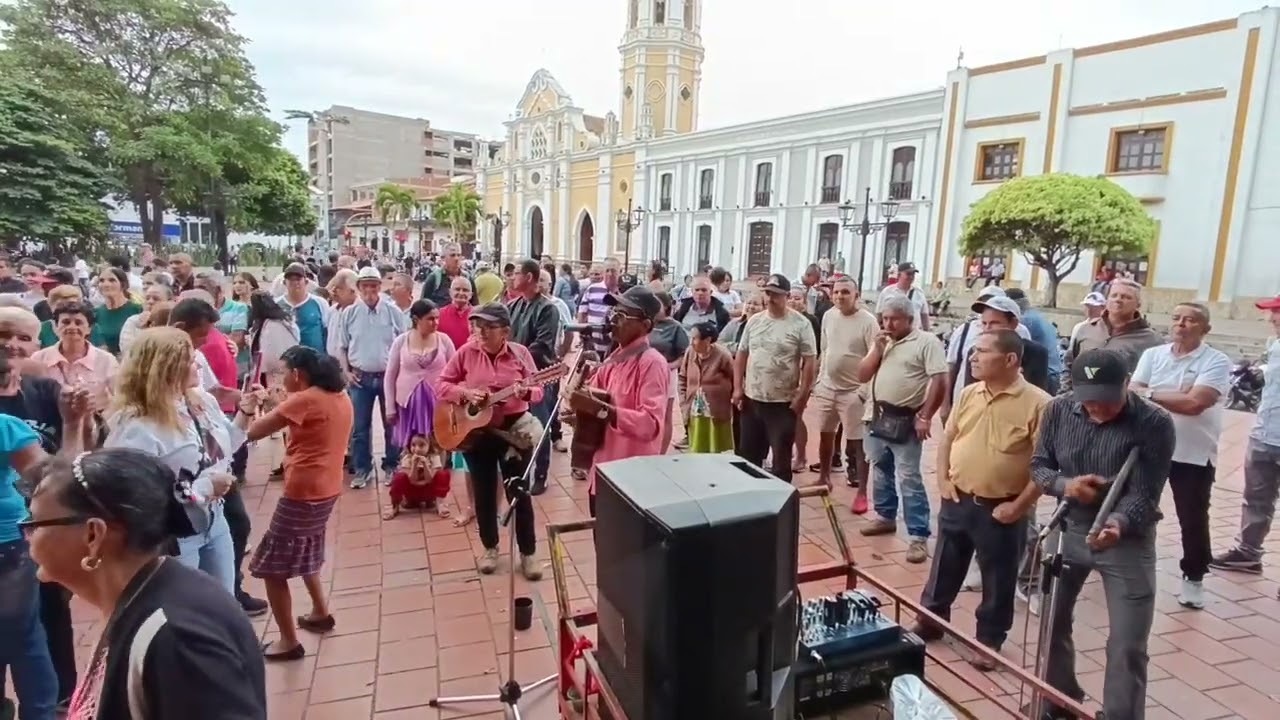 Tarde de domingo en Ocaña, pura #carranga 