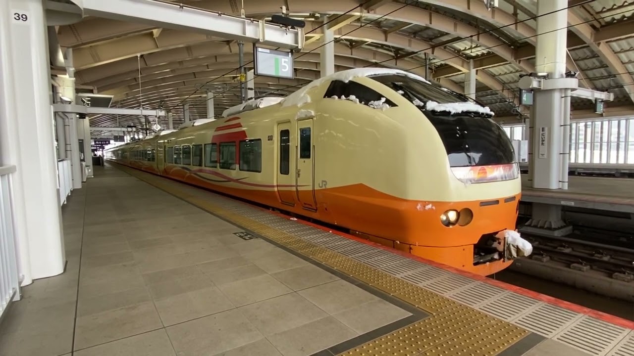 E653系1000番台 特急いなほ 酒田行新潟駅発車