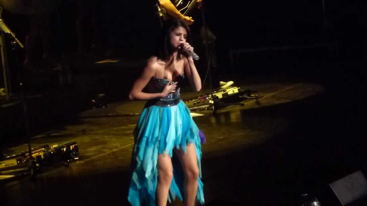 Selena Gomez - Who Says - #Winnipeg MTS Center - We Own the Night Tour Live 2011