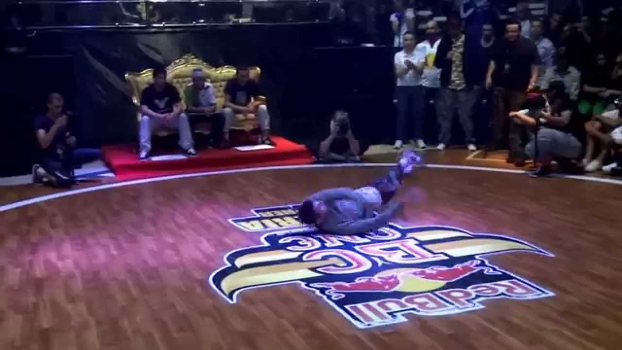 B-Boy Haiper VS B-Boy ILadis at Red Bull BC One Algeria Cypher