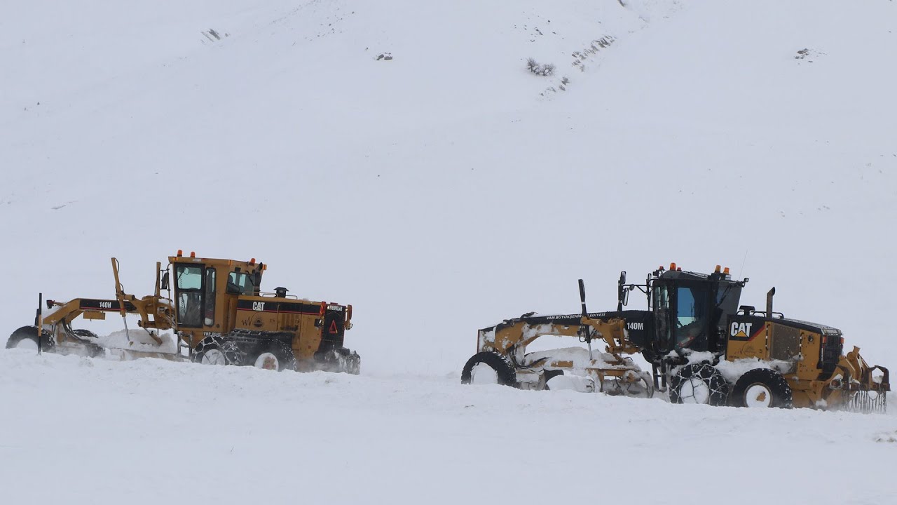 Van'ın 4 ilçesinde eğitime kar engeli; 199 yerleşim yeri ulaşıma kapalı