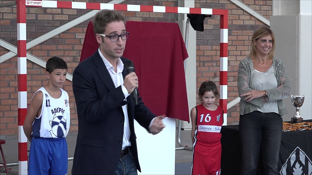 Inauguració de la pista poliesportiva de l'escola Joaquim Cusí