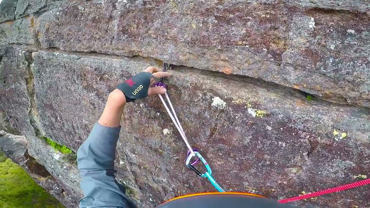 Trad climbing The Iliad pitch 2 (16) at Sublime Point , Blue Mountains