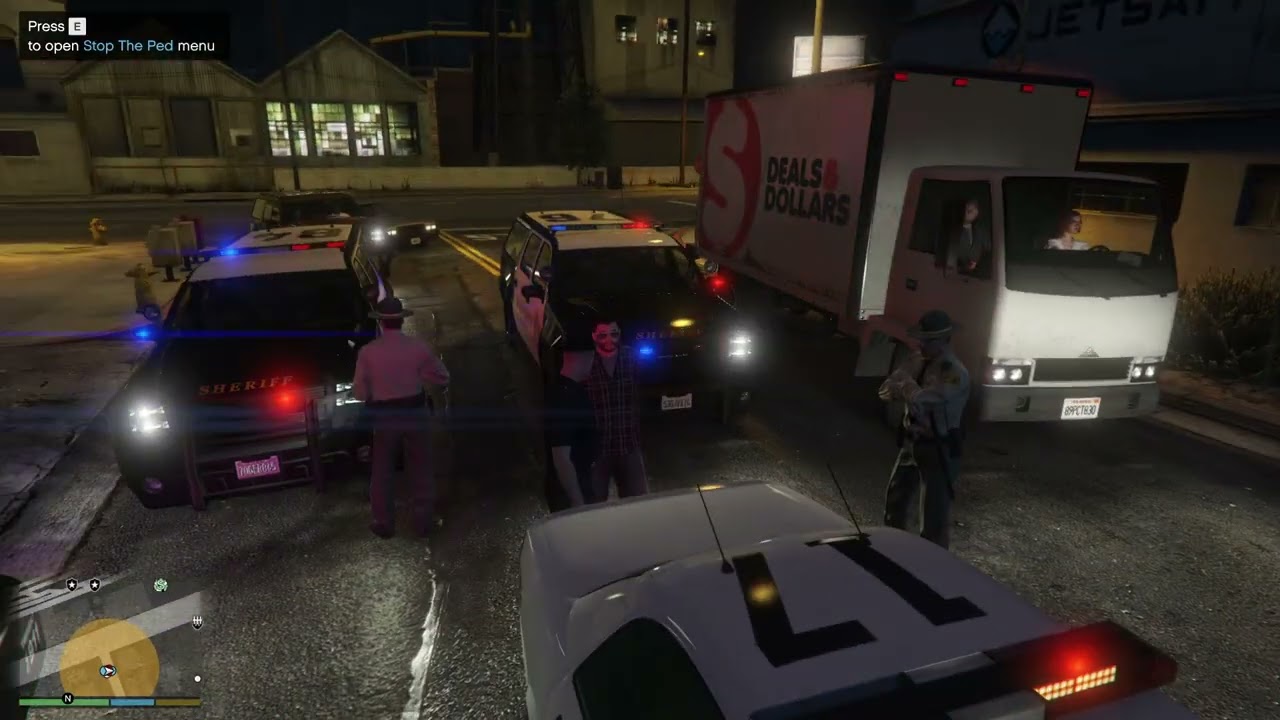 Autodiebstahl genau neben Polizei GTA V LSPDFR