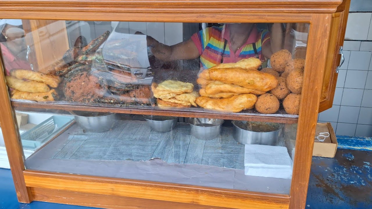“Street Food Adventure: Tasting Doubles and Aloo Pies in Debe, Trinidad