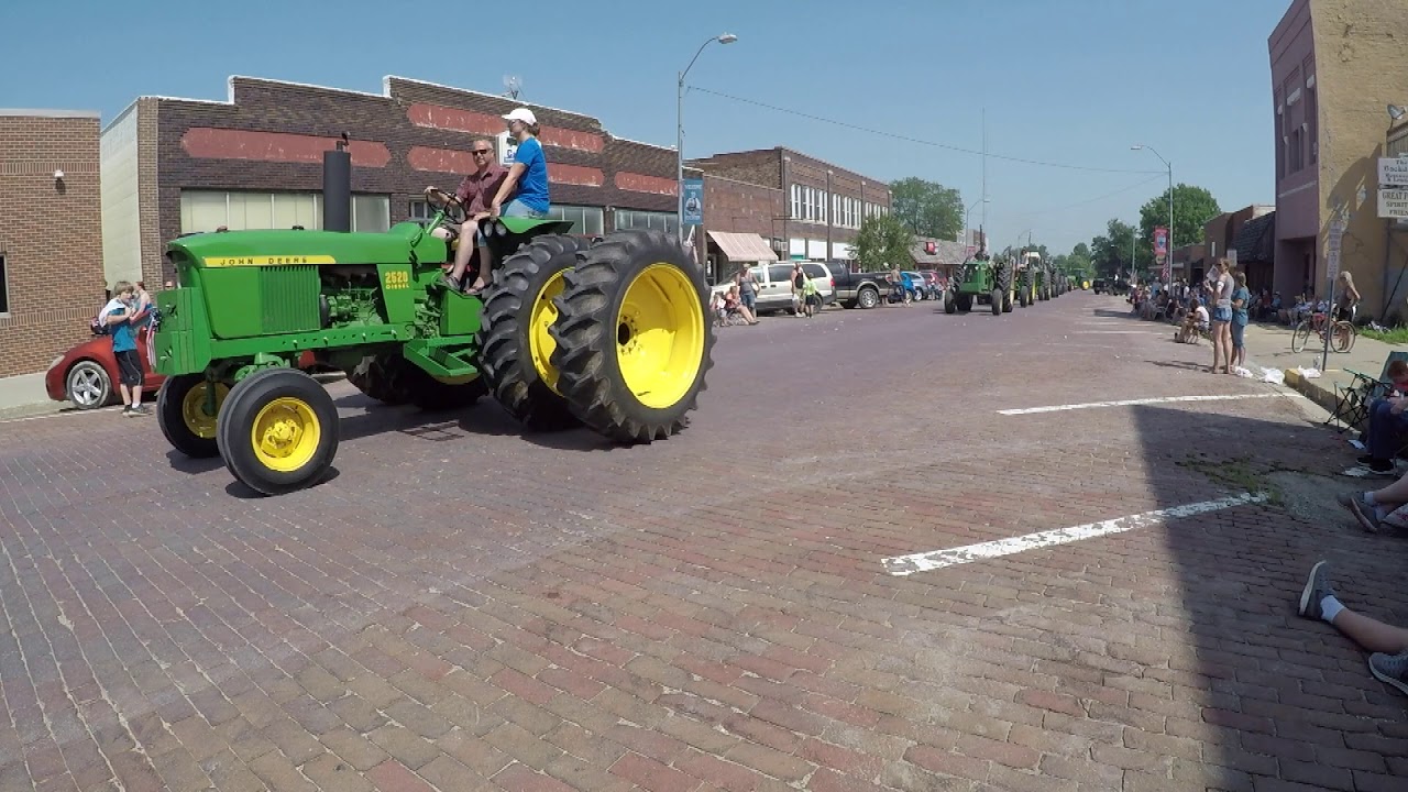 CRESTON JOHN DEERE PARADE