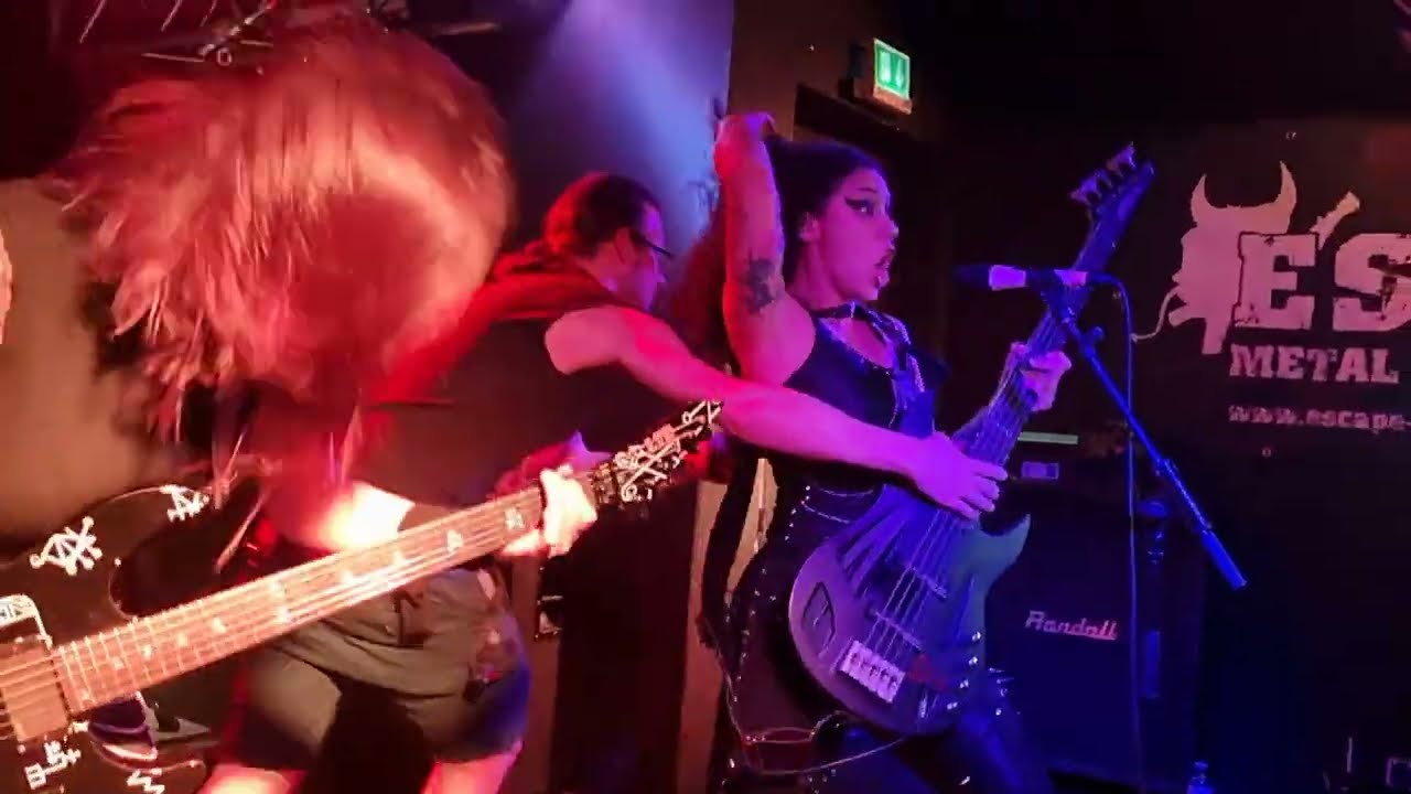Crypta 3 (featuring Helly Drummer  / Fernanda Lira plays 