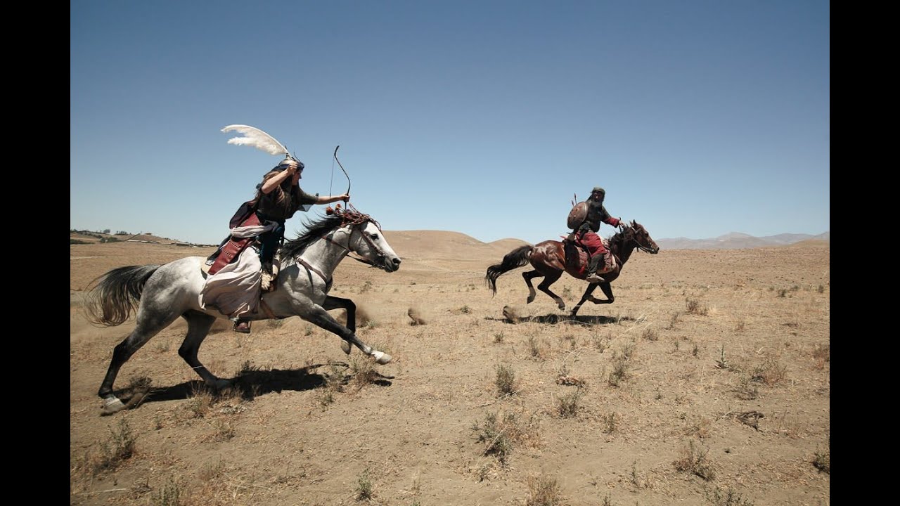 الرمي بالقوس و السهم من ظهر الخيل العربي  رقصة السيف  Sword dancers and Mounted archery