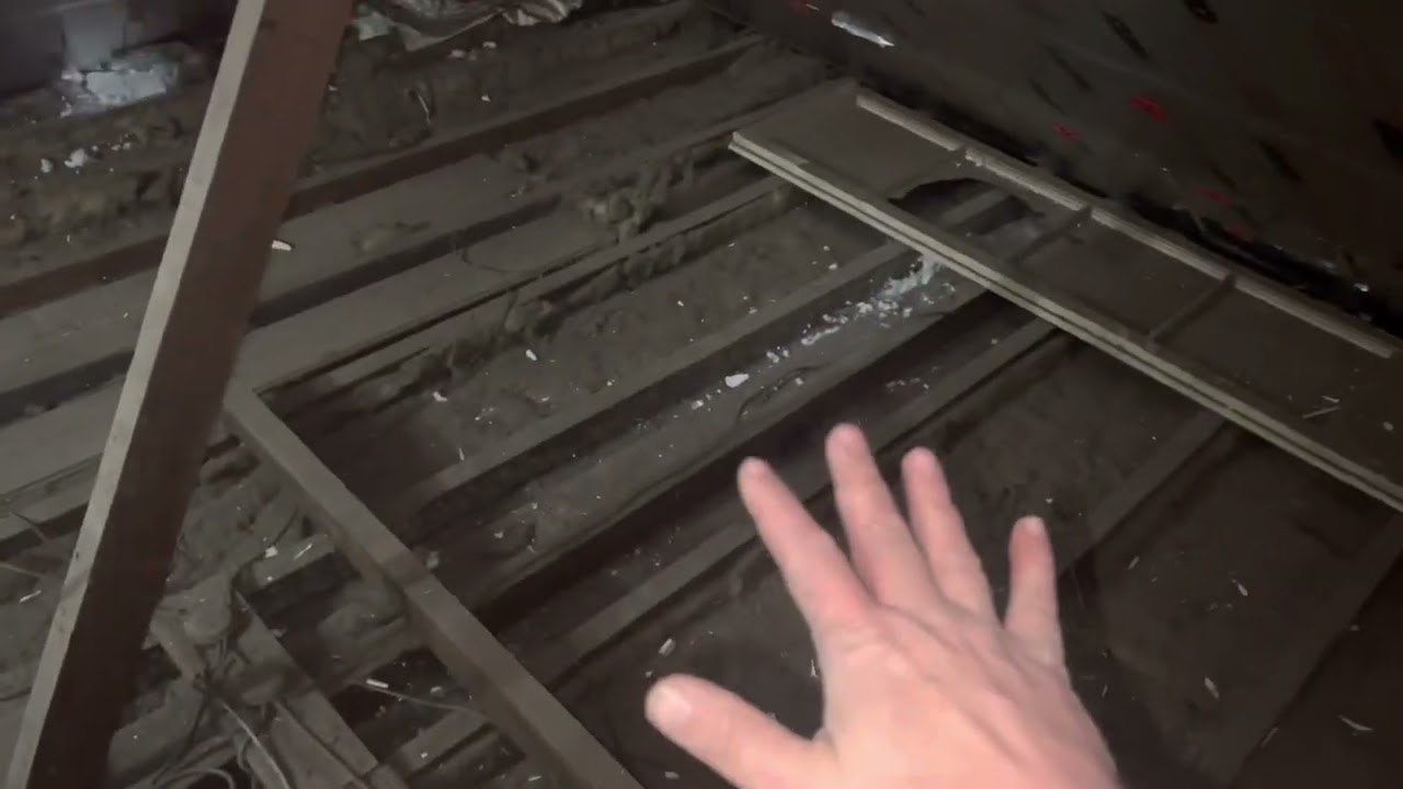 The the wrong and the right way to insulate a loft .