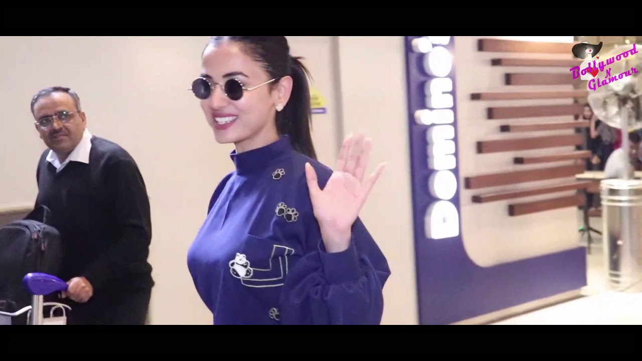 Sonal Chauhan Spotted At Airport With Family