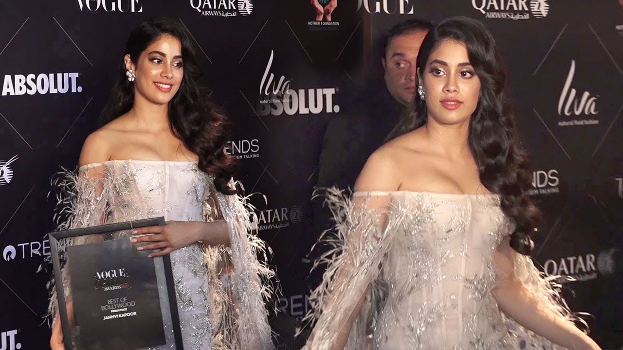 Gorgeous Jhanvi Kapoor WINS Her 1st Award- Best Debut Award For Dhadak Movie At Vogue Awards 2018