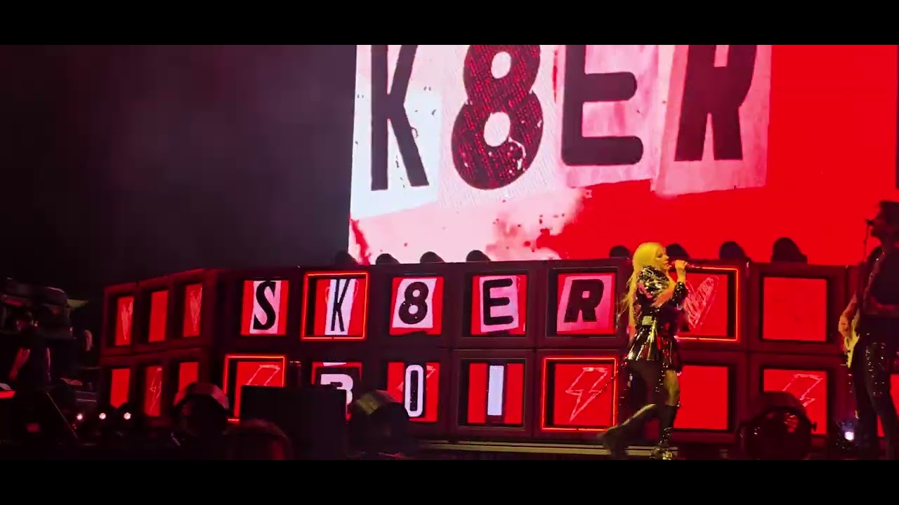 Avril Lavigne - When We Were Young 2025 - 09 - Sk8er Boi (show ending).