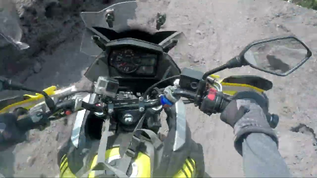 Highspeed offroad on the suzuki vstrom vs KTM 890 Adventure R