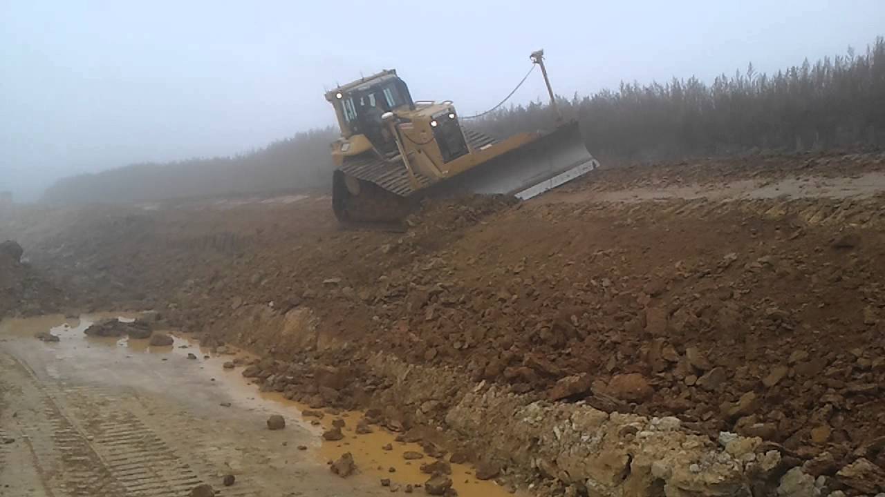 CAT D6N LGP push along the batter