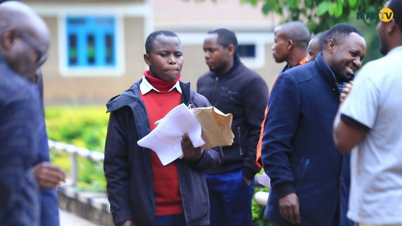 SHULE ZA MSINGI  NA SEKONDARI ZAGAWIWA VITABU/WALIMU WAAHIDI MAKUBWA