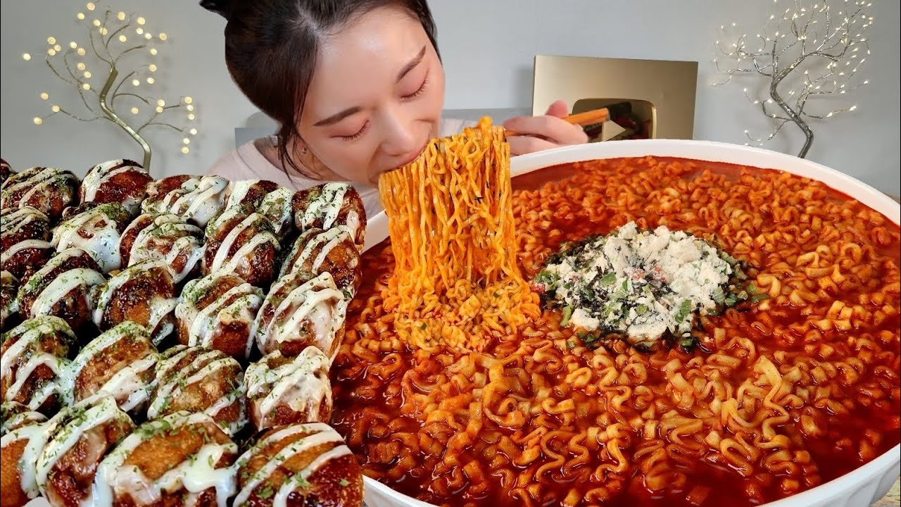ASMR 불닭볶음탕은 역시 국자로 퍼먹어야 돼요😁 라면 타코야키  리얼먹방 :) Spicy ramen takoyaki MUKBANG