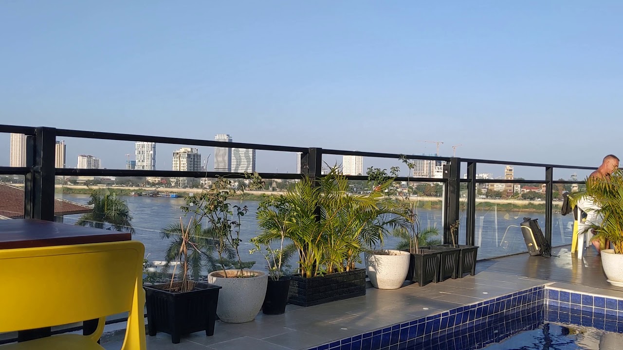 onederz hostel pool Phnom Penh cambodia