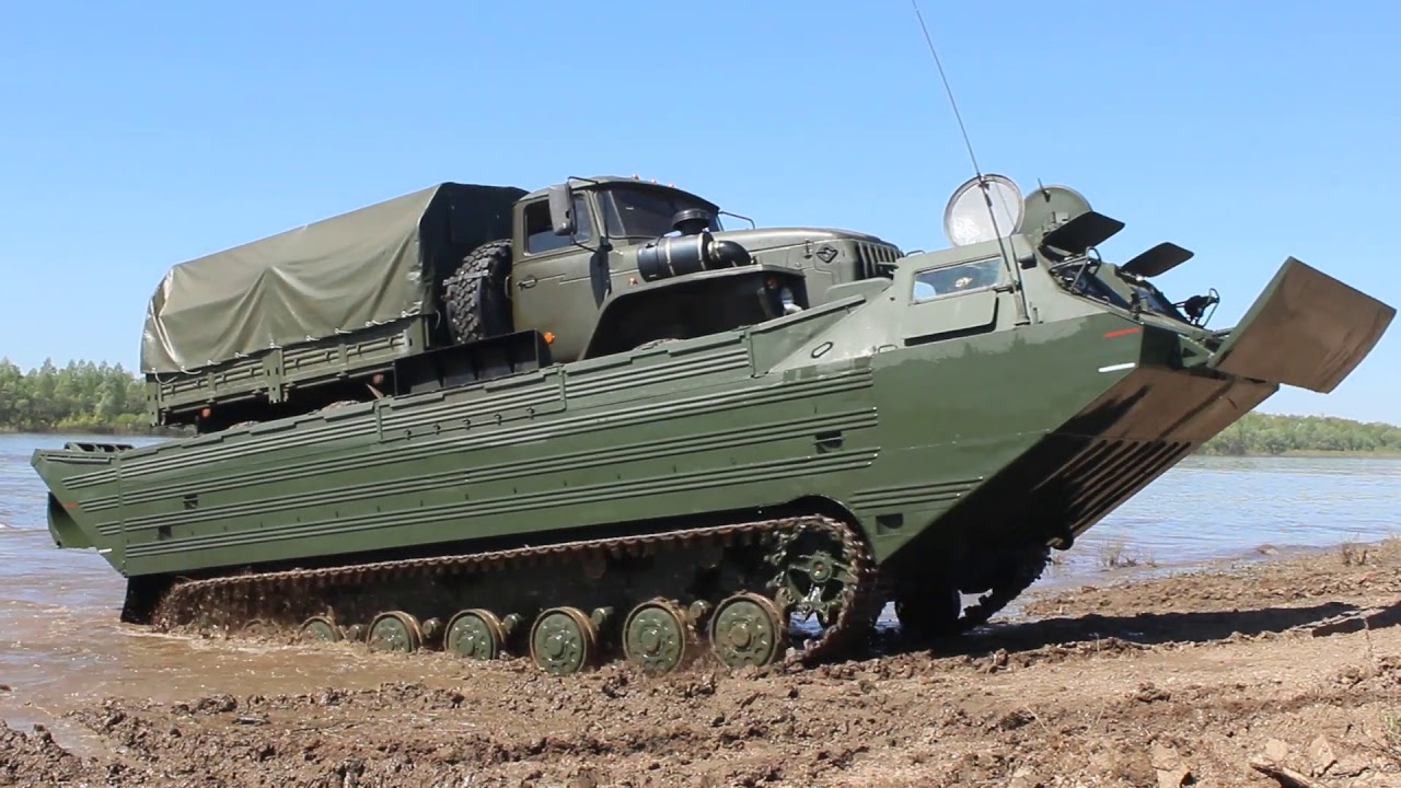 Переправа военной техники ЦВО через реку Белая в рамках проверки боеготовности