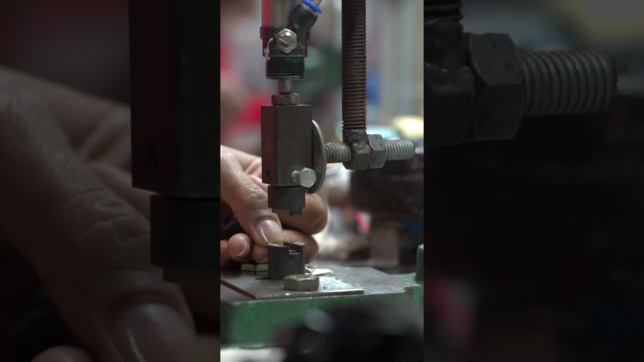 How Keratin-Tip Extensions Are Made