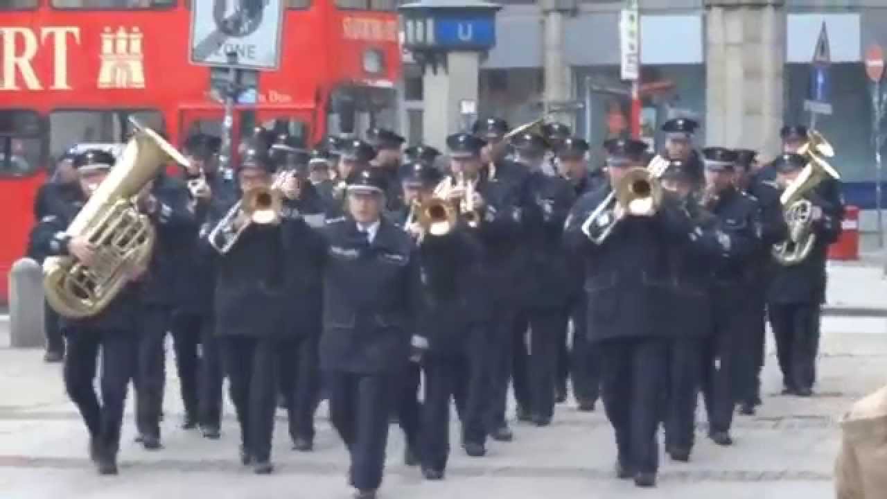 Neujahrsmorgen 2015 auf dem Rathausmarkt in Hamburg