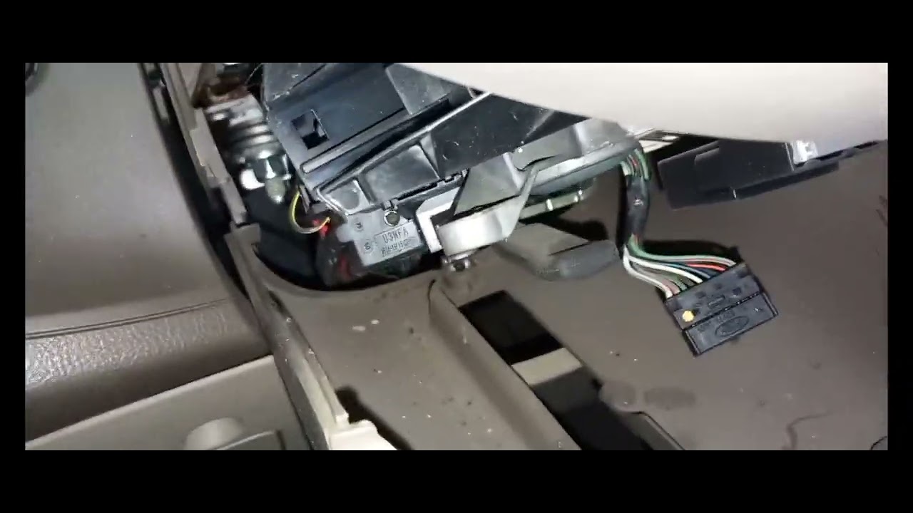 Ford Focus 2006,2.0i(USA).Airbag light on.B2232