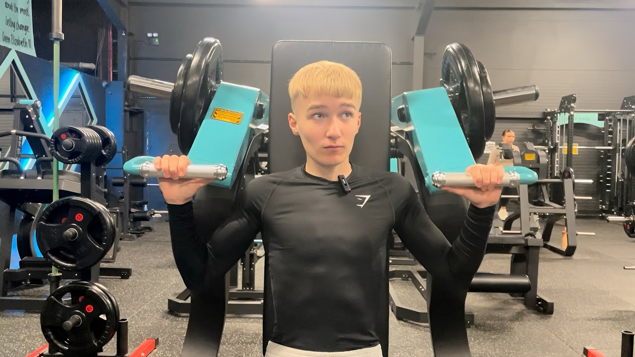  BRUTAL Shoulder day with Daniel + calisthenics and getting taught kick boxing ￼